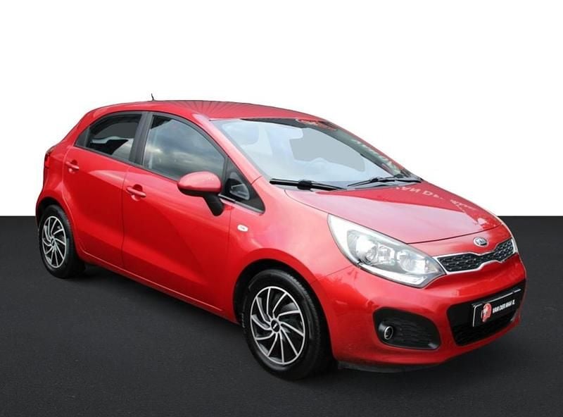 Rood Gebruikt 2014 Kia Rio Hatchback | € 7.200 (Eerlijke prijs) - Afbeelding 1/4