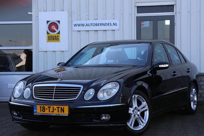 Zwart Gebruikt 2006 Mercedes E200 Avantgarde Sedan | € 5.900 (Goede deal) - Afbeelding 1/4