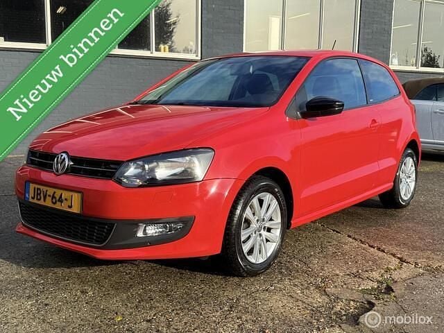 Rood Occasion 2011 VW Polo Style Hatchback | € 4.450 (Goede deal) - Afbeelding 1/4