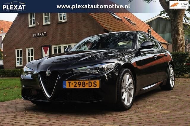 Zwart Gebruikt 2019 Alfa Romeo Giulia Sedan | € 23.945 (Goede deal) - Afbeelding 1/4
