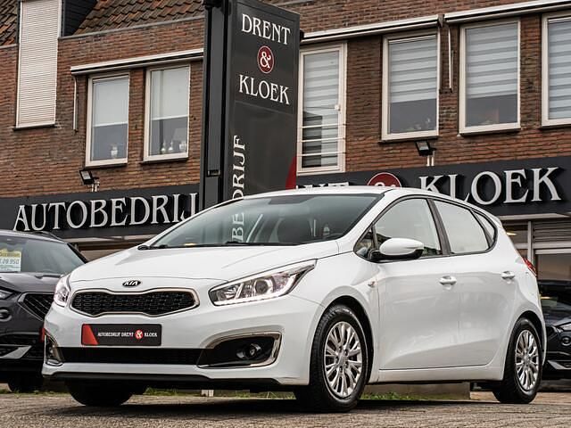 Wit Occasion 2016 Kia Ceed Hatchback | € 8.750 (Goede deal) - Afbeelding 1/4
