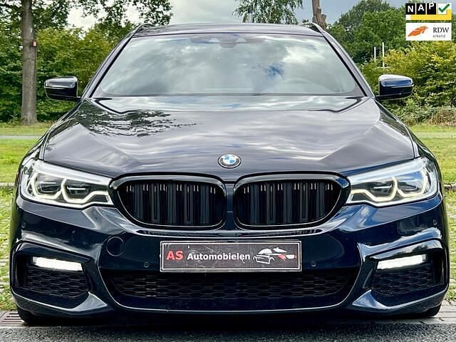 Zwart Gebruikt 2017 BMW 520 M Sport Stationwagen | € 22.950 (Duur) - Afbeelding 1/4