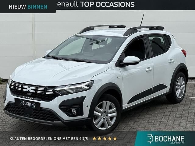 Wit Gebruikt 2024 Dacia Sandero Comfort Hatchback | € 22.945 (Eerlijke prijs) - Afbeelding 1/4