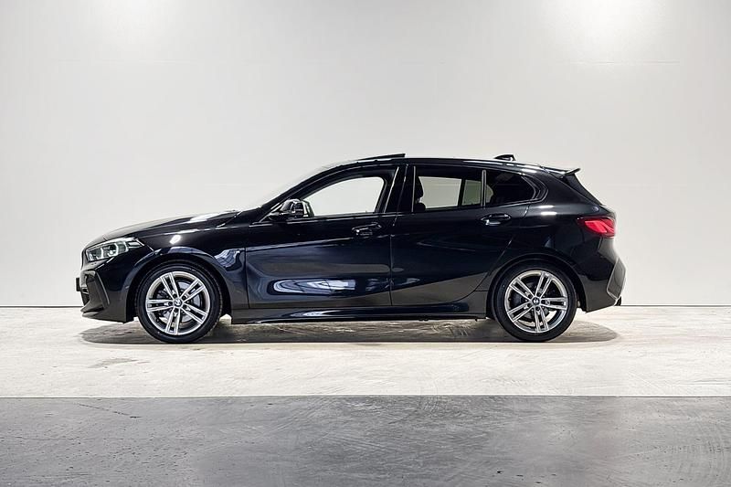 Occasion BMW 118 Executive 140 PK (102 kW) 2022 Zwart (metallic) Hatchback