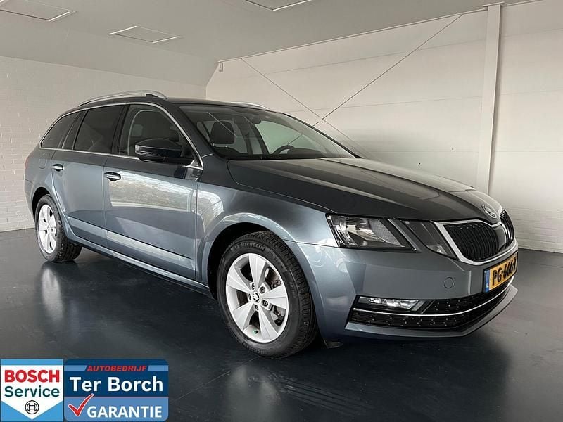 Grijs Gebruikt 2017 Skoda Octavia Style Stationwagen | € 12.995 (Eerlijke prijs) - Afbeelding 1/4