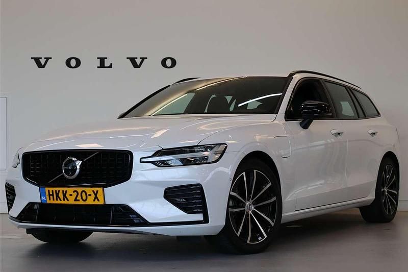 Wit Occasion 2025 Volvo V60 Plus Stationwagen | € 43.900 (Eerlijke prijs) - Afbeelding 1/4