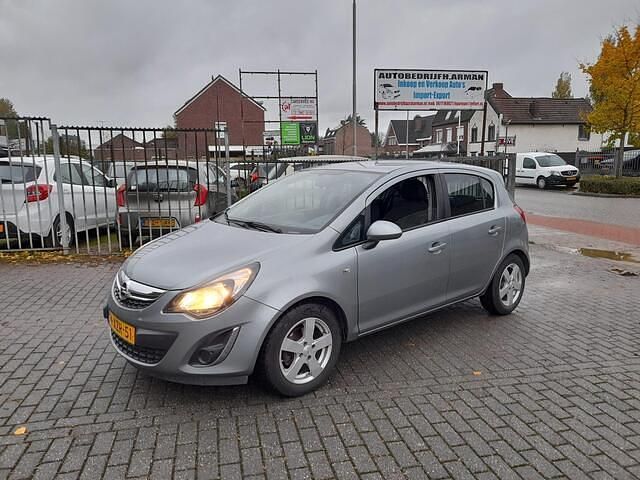 Grijs Gebruikt 2014 Opel Corsa Hatchback | € 6.295 (Eerlijke prijs) - Afbeelding 1/4