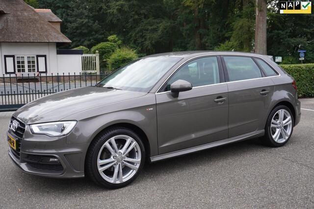Grijs Gebruikt 2016 Audi A3 Sportback S-Line Hatchback | € 14.400 (Eerlijke prijs) - Afbeelding 1/4
