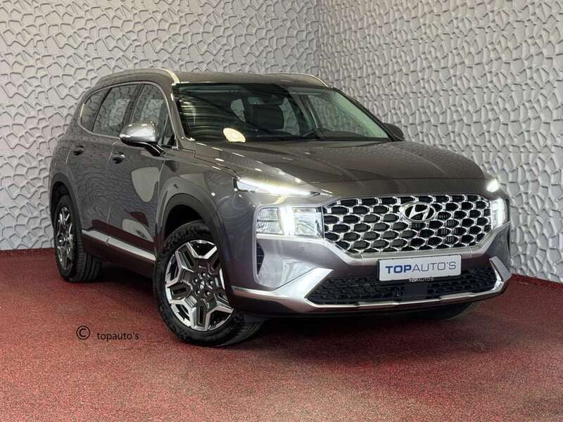 Grijs, metallic lak Gebruikt 2023 Hyundai Santa Fe Premium SUV | € 45.740 (Eerlijke prijs) - Afbeelding 1/4