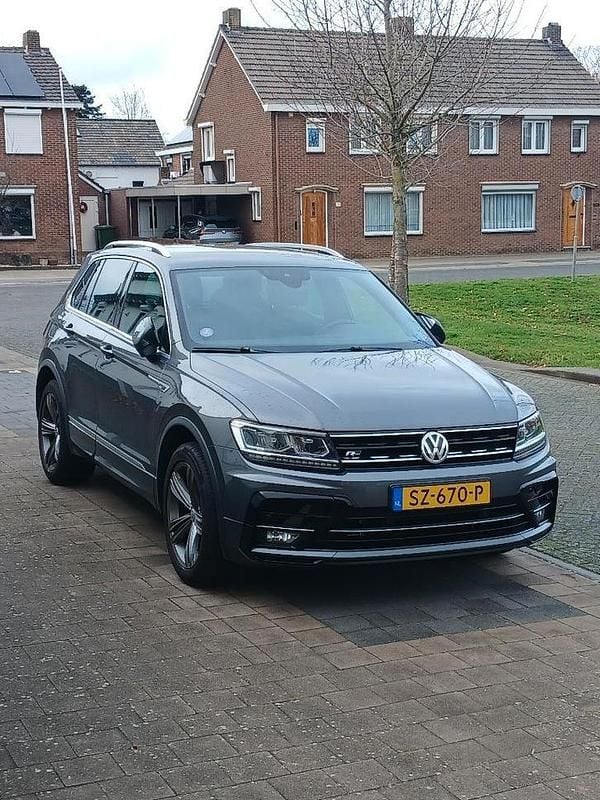 Grijs Occasion 2018 VW Tiguan R SUV | € 25.500 (Goede deal) - Afbeelding 1/4