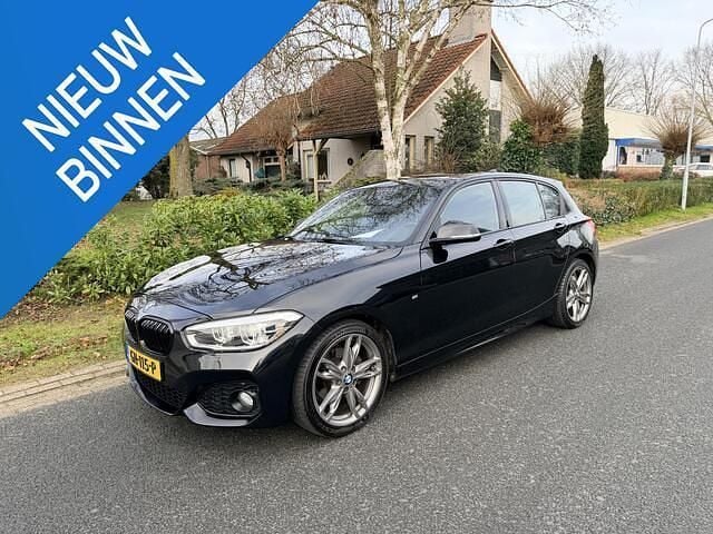 Zwart (metallic) Gebruikt 2015 BMW 120 M Sport Hatchback | € 16.995 (Eerlijke prijs) - Afbeelding 1/4