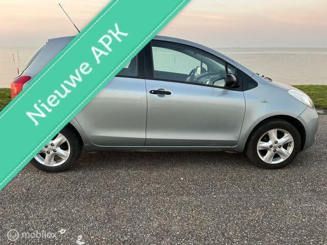 Occasion Toyota Yaris Cool 87 PK (63 kW) 2009 Grijs Hatchback