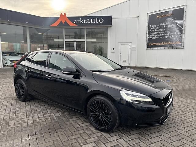 Occasion Volvo V40 Dynamic 152 PK (111 kW) 2019 Zwart (metallic) Hatchback