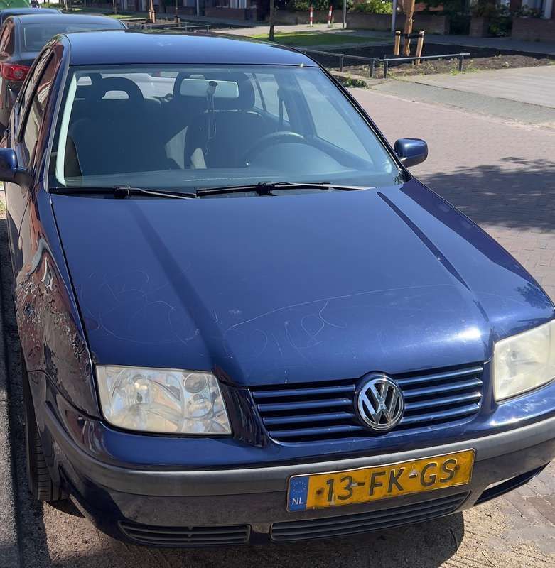 Blauw Gebruikt 2000 VW Bora Trendline Sedan | € 1.000 (Eerlijke prijs) - Afbeelding 1/4