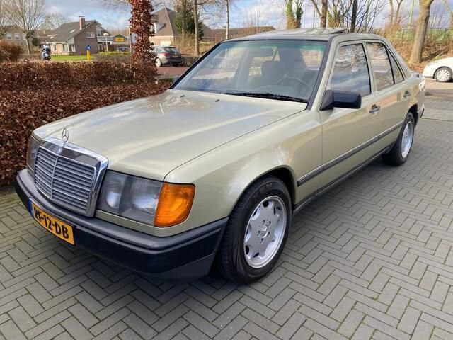 Occasion Mercedes E230 136 PK (100 kW) 1986 Groen Sedan