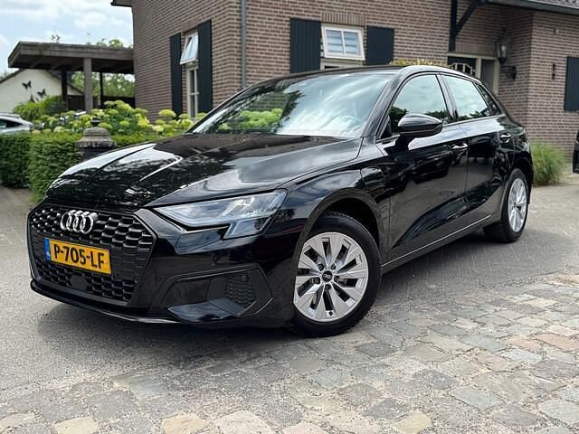 Zwart Gebruikt 2022 Audi A3 Sportback Hatchback | € 24.444 (Super prijs) - Afbeelding 1/4