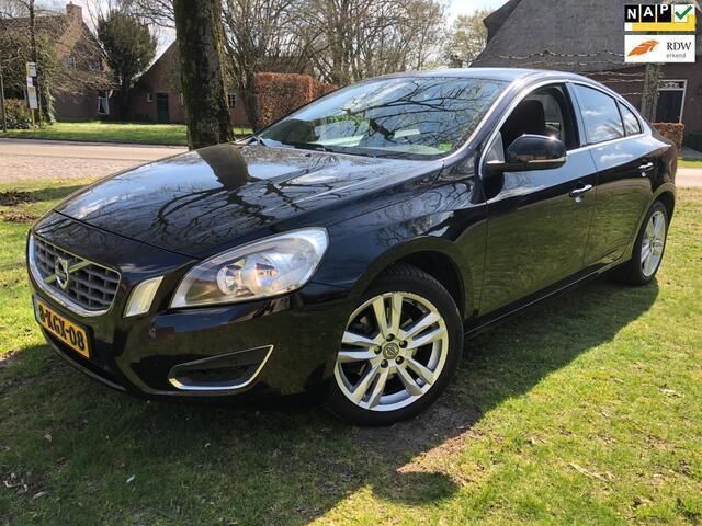 Zwart Gebruikt 2013 Volvo S60 Momentum Sedan | € 7.999 (Eerlijke prijs) - Afbeelding 1/4