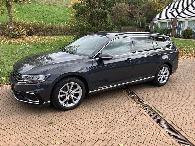 Grijs Gebruikt 2021 VW Passat GTE Stationwagen | € 20.750 (Super prijs) - Afbeelding 1/4