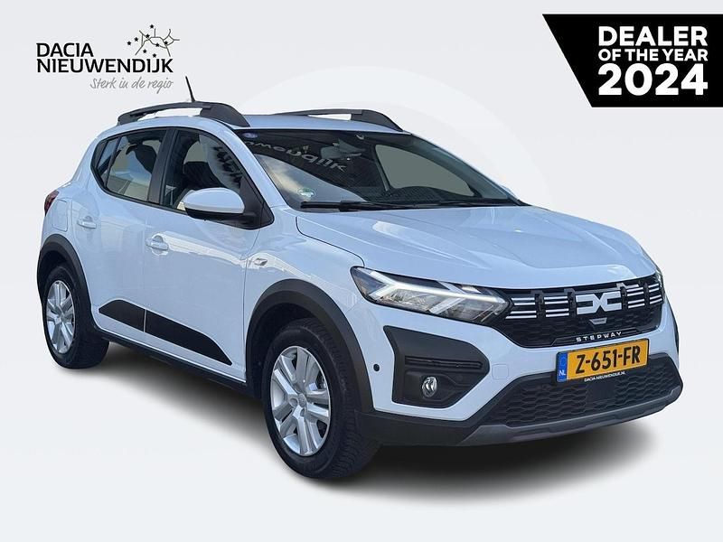 Wit Gebruikt 2024 Dacia Sandero Expression Hatchback | € 19.895 (Duur) - Afbeelding 1/4