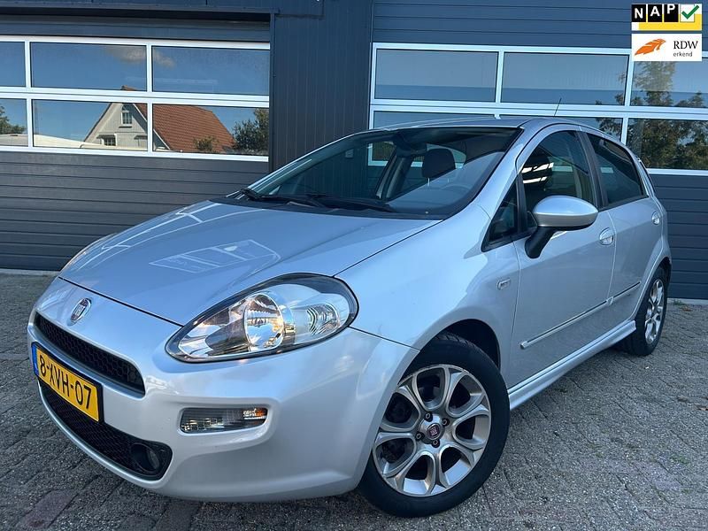 Grijs Gebruikt 2014 Fiat Punto Street Hatchback | € 4.850 (Goede deal) - Afbeelding 1/4