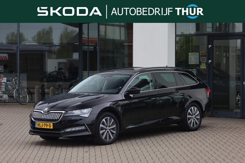 Zwart, metallic lak Gebruikt 2023 Skoda Superb Ambition Stationwagen | € 30.950 (Super prijs) - Afbeelding 1/4