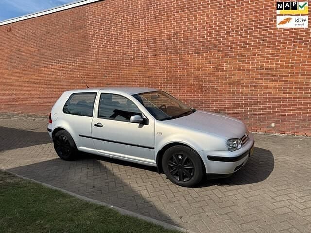Grijs Gebruikt 2000 VW Golf IV Trendline Hatchback | € 895 (Goede deal) - Afbeelding 1/4