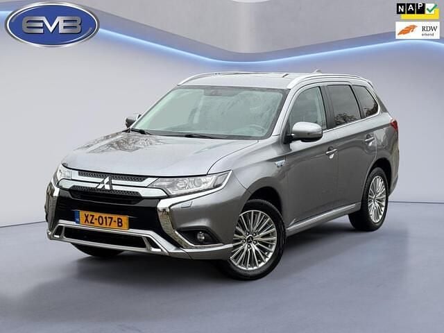 Grijs Occasion 2019 Mitsubishi Outlander SUV | € 19.800 (Goede deal) - Afbeelding 1/4