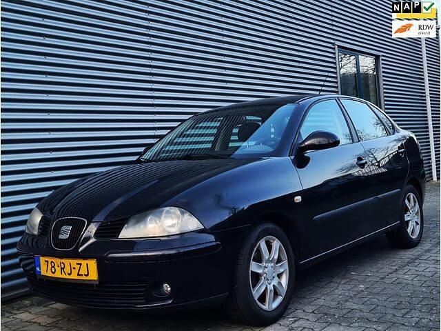 Zwart Occasion 2005 Seat Cordoba Sedan | € 1.595 (Eerlijke prijs) - Afbeelding 1/4