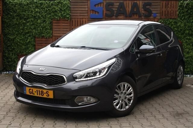 Grijs Gebruikt 2015 Kia Ceed Hatchback | € 8.724 (Eerlijke prijs) - Afbeelding 1/4