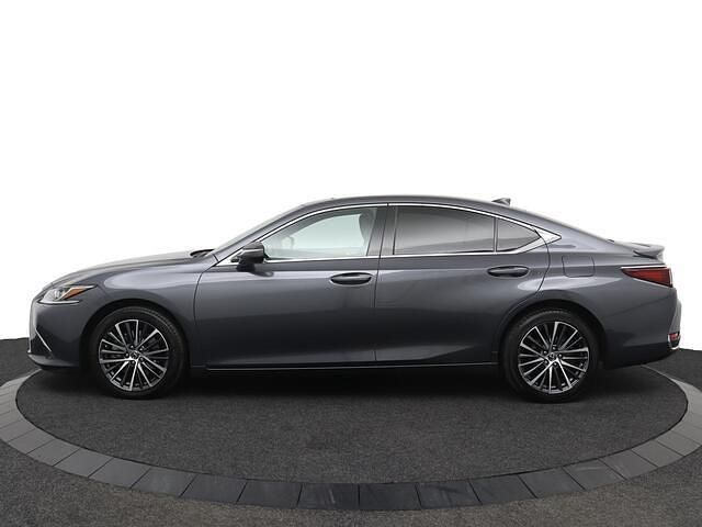 Occasion Lexus ES300H Business Edition 218 PK (160 kW) 2023 Grijs (metallic) Sedan