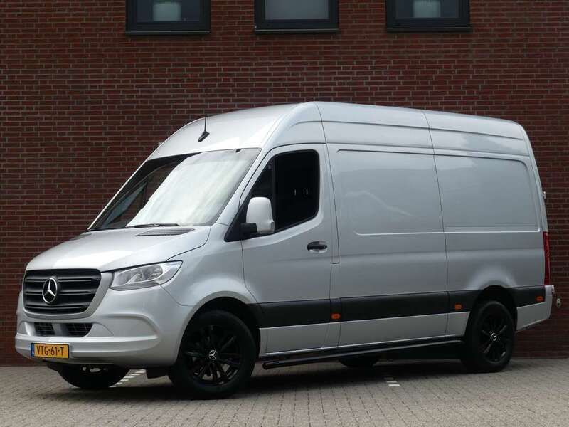 Grijs Gebruikt 2023 Mercedes Sprinter Van | € 37.950 (Iets duurder) - Afbeelding 1/4