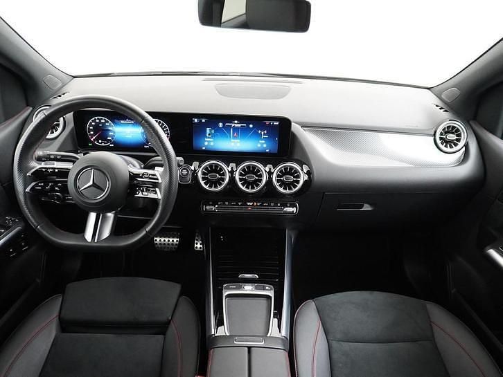 Occasion Mercedes B250e AMG line 218 PK (160 kW) 2024 Zwart MPV