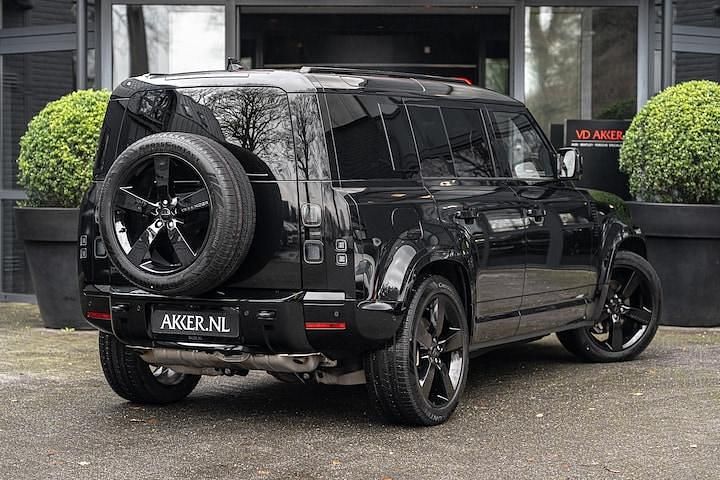 Occasion Land Rover Defender Black Edition 299 PK (219 kW) 2025 Zwart (metallic) SUV