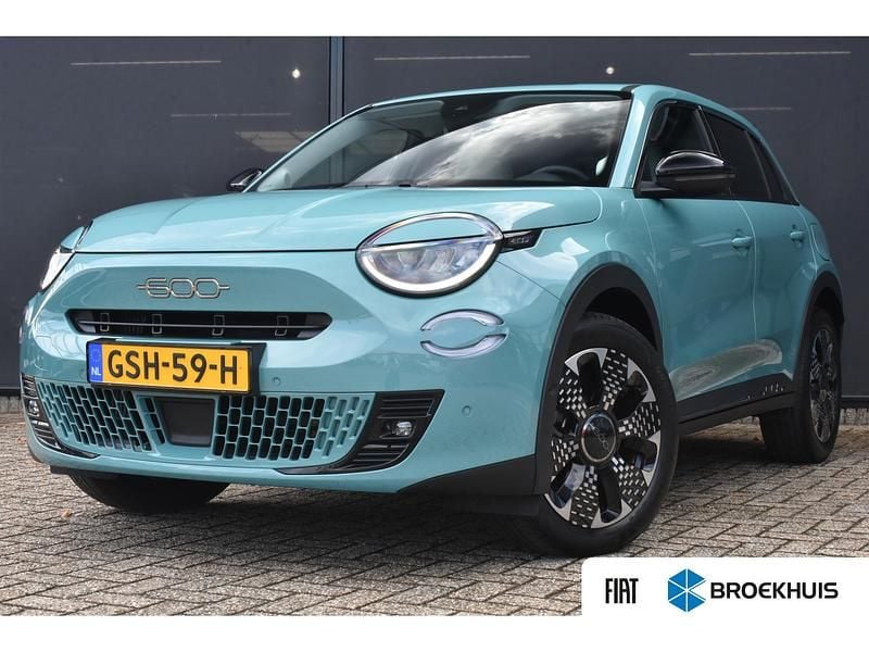 Blauw Gebruikt 2024 Fiat 600 La Prima SUV | € 29.095 (Eerlijke prijs) - Afbeelding 1/4