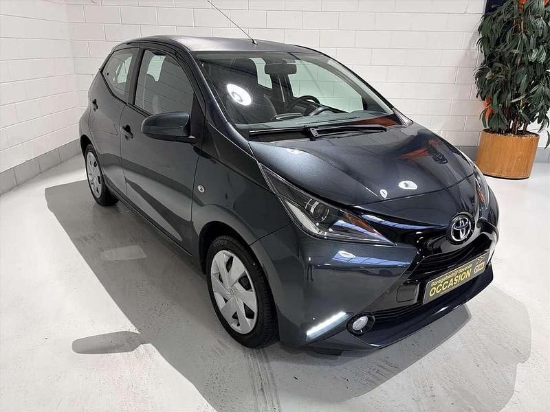 Occasion Toyota Aygo 69 PK (50 kW) 2017 Grijs (metallic) Hatchback
