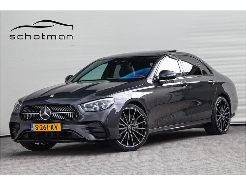 Grijs Gebruikt 2023 Mercedes E300 AMG line Sedan | € 54.500 (Eerlijke prijs) - Afbeelding 1/4
