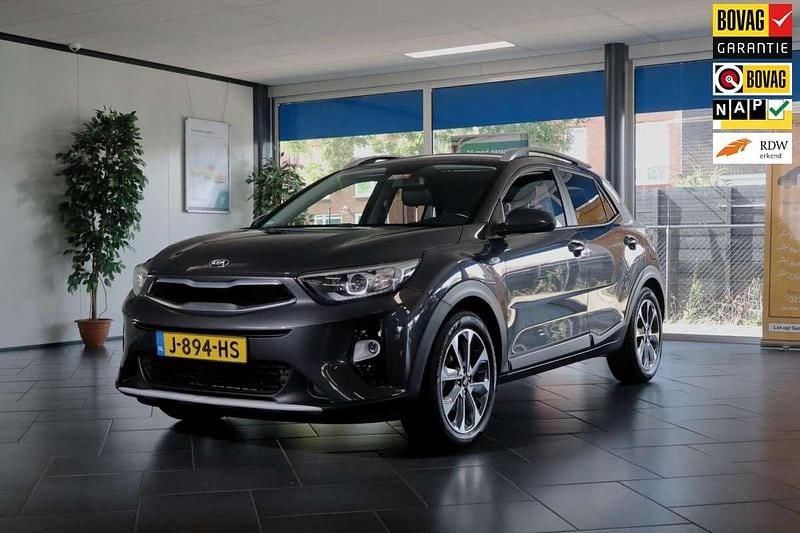 Grijs Gebruikt 2020 Kia Stonic SUV | € 14.750 (Eerlijke prijs) - Afbeelding 1/4