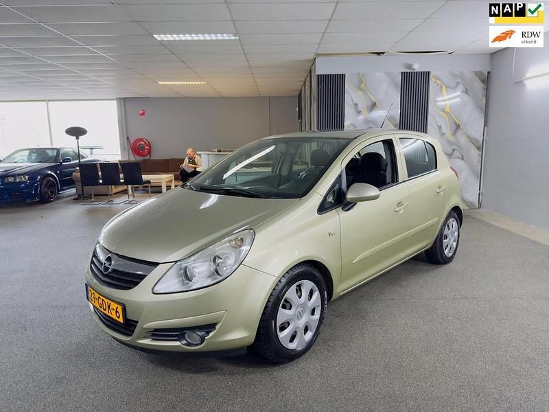 Beige (metallic) Gebruikt 2008 Opel Corsa Enjoy Hatchback | € 5.495 (Super prijs) - Afbeelding 1/4