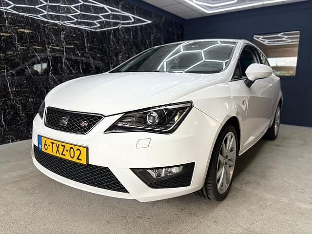 Wit Gebruikt 2014 Seat Ibiza SC FR Hatchback | € 6.150 (Eerlijke prijs) - Afbeelding 1/4