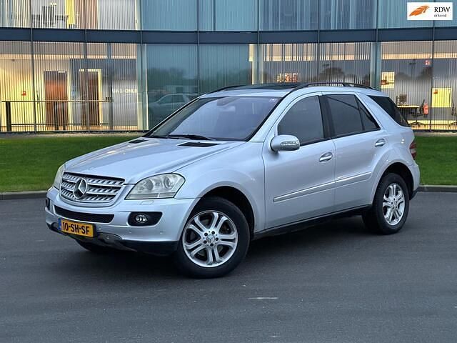 Grijs Occasion 2006 Mercedes 320 SUV | € 7.495 (Eerlijke prijs) - Afbeelding 1/4