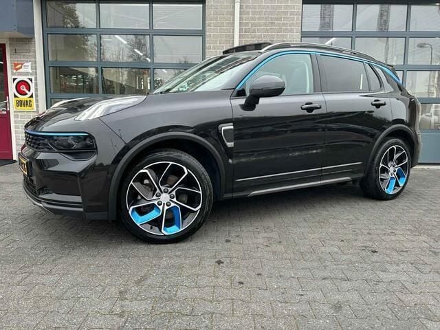 Zwart, metallic lak Gebruikt 2023 Lynk & Co 01 SUV | € 28.850 (Eerlijke prijs) - Afbeelding 1/2
