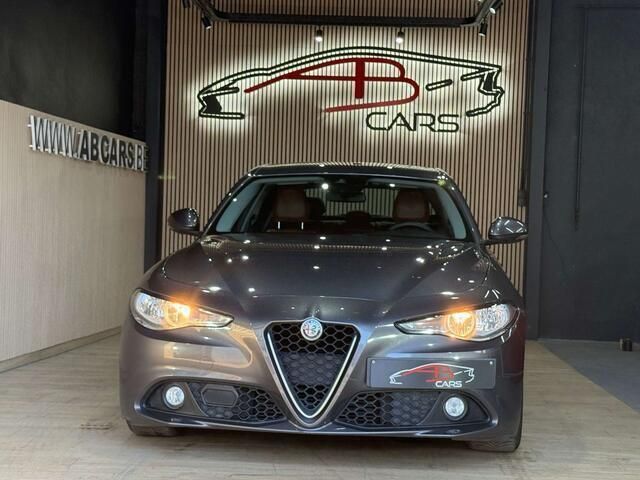 Occasion Alfa Romeo Giulia 136 PK (100 kW) 2018 Grijs Sedan