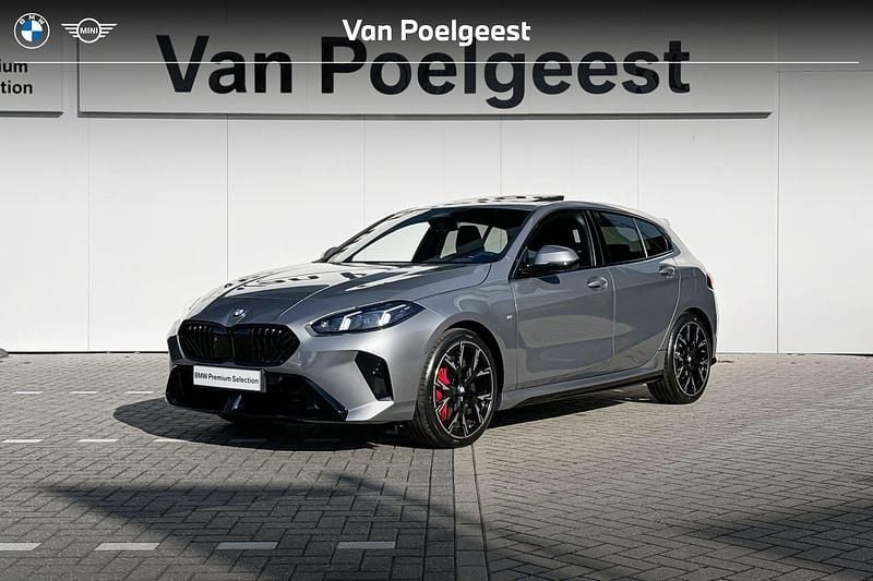Grijs Gebruikt 2025 BMW 120 M Sport Hatchback | € 44.900 (Goede deal) - Afbeelding 1/4