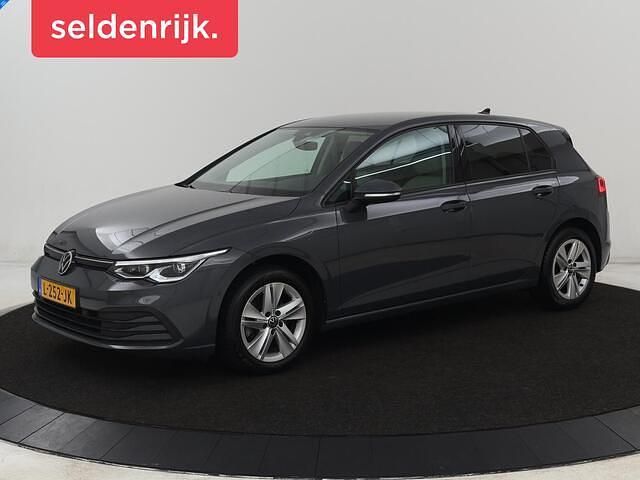 Grijs Occasion 2021 VW Golf VIII Business Hatchback | € 17.900 (Super prijs) - Afbeelding 1/4