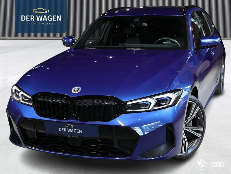 Blauw, metallic lak Gebruikt 2022 BMW 330e M Sport Stationwagen | € 43.900 (Iets duurder) - Afbeelding 1/4