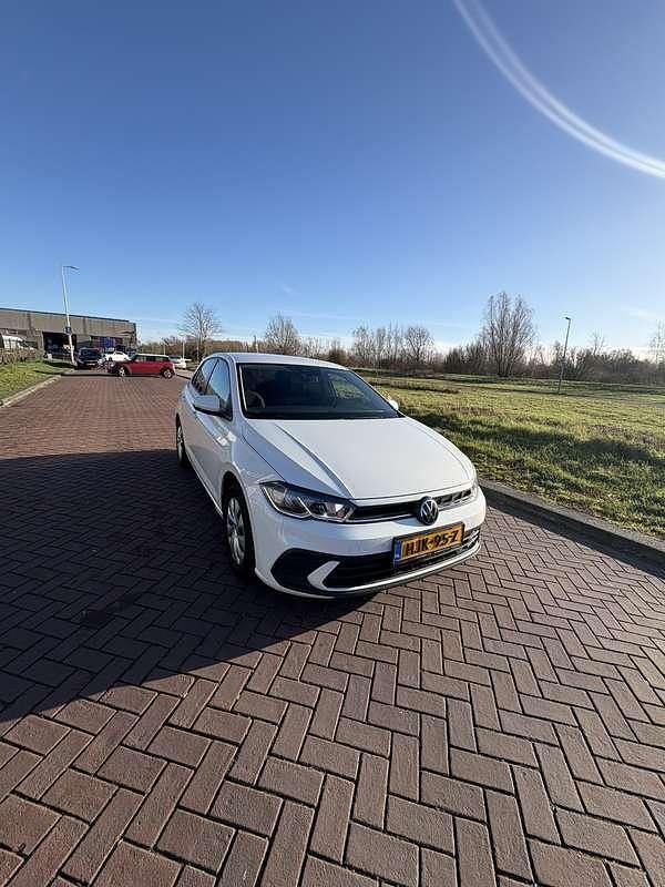 Wit Occasion 2022 VW Polo Hatchback | € 14.950 (Goede deal) - Afbeelding 1/4