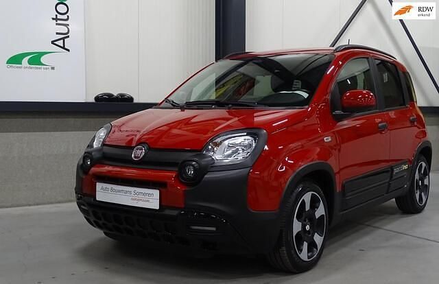 Rood Gebruikt 2024 Fiat Panda Cross Hatchback | € 16.999 (Goede deal) - Afbeelding 1/4