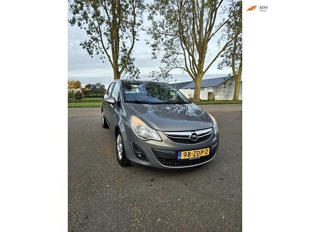 Bruin Gebruikt 2012 Opel Corsa Edition Hatchback | € 4.099 (Eerlijke prijs) - Afbeelding 1/4