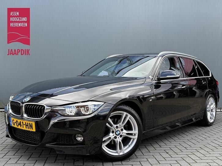 Zwart Gebruikt 2019 BMW 318 Sport Line Stationwagen | € 16.899 (Goede deal) - Afbeelding 1/3