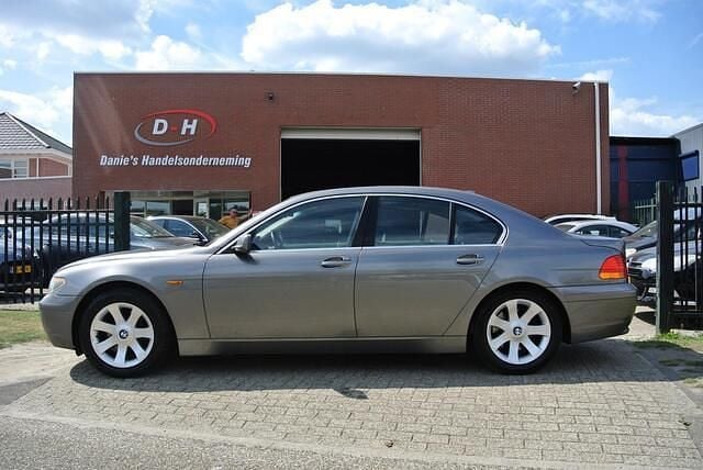 Grijs Gebruikt 2002 BMW 745 Sedan | € 1.899 - Afbeelding 1/4